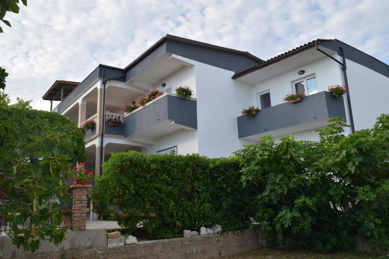 Apartmani Anđela i Mladen Debelić Rab Town Exteriör bild