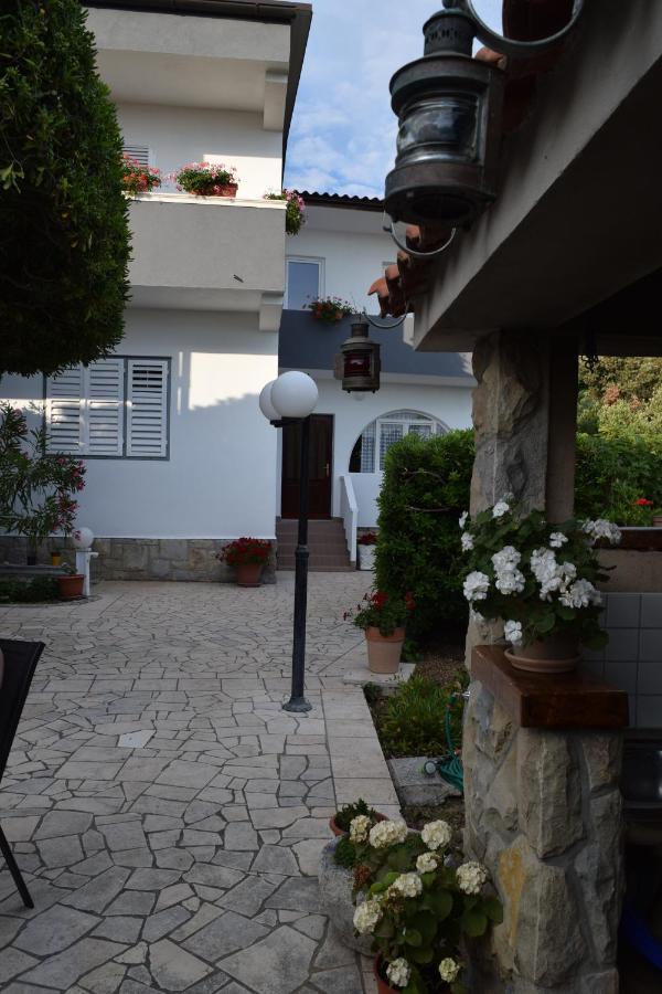Apartmani Anđela i Mladen Debelić Rab Town Exteriör bild