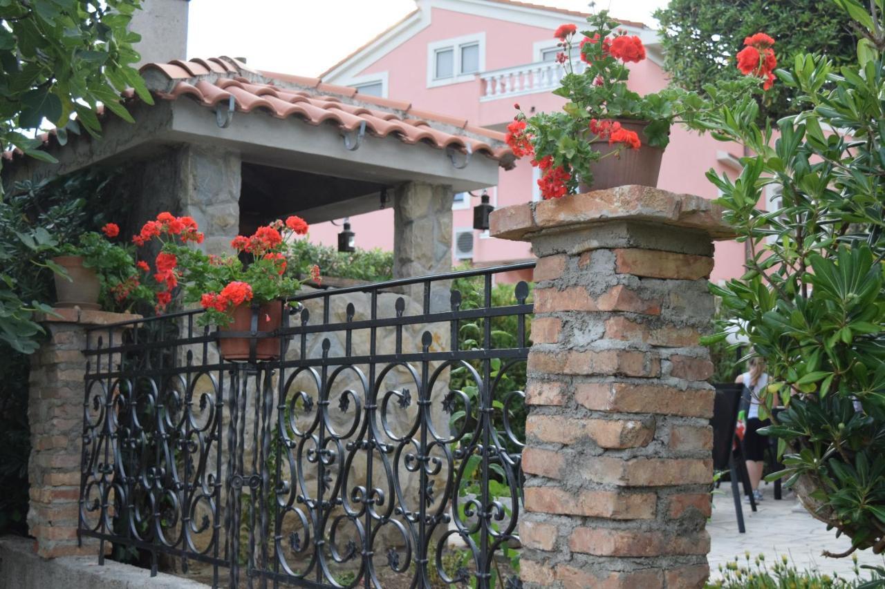 Apartmani Anđela i Mladen Debelić Rab Town Exteriör bild