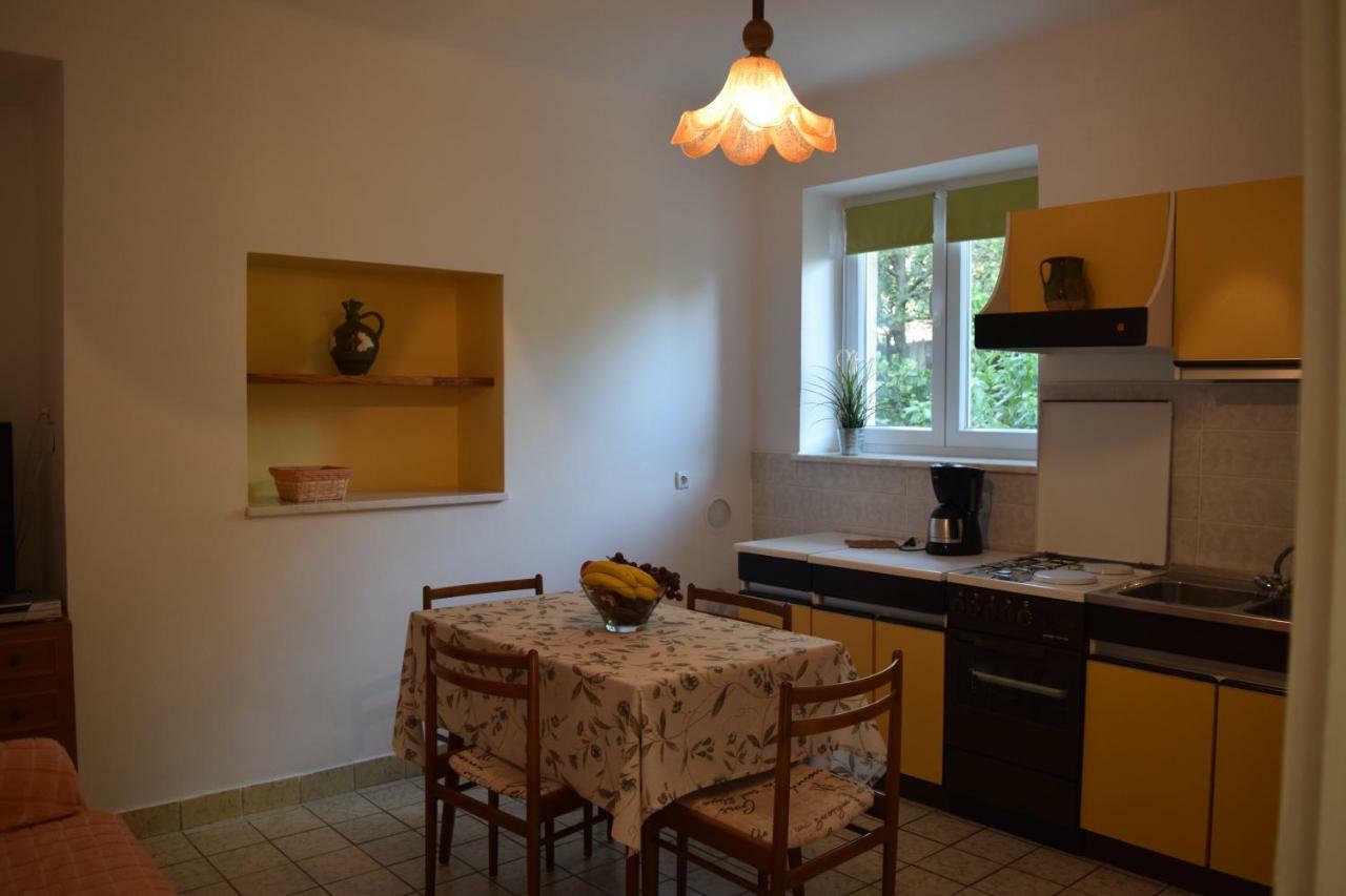 Apartmani Anđela i Mladen Debelić Rab Town Exteriör bild