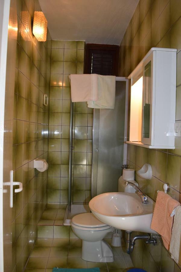 Apartmani Anđela i Mladen Debelić Rab Town Exteriör bild