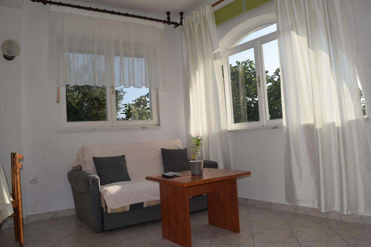 Apartmani Anđela i Mladen Debelić Rab Town Exteriör bild